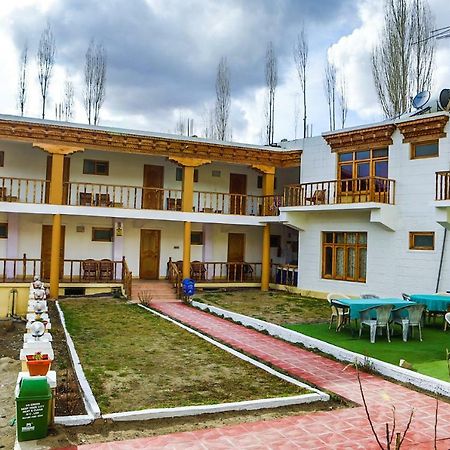 Oyo 37004 City Heart Guest House Leh Exterior foto